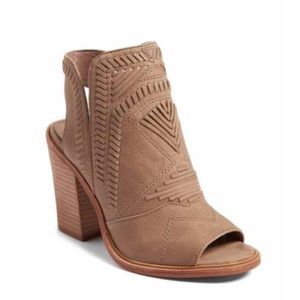 Vince Camuto Karinta Bootie in French Taupe (8M)